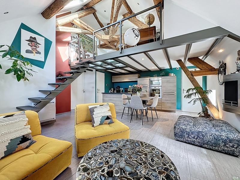 Loft - 65 m² - 3 pièces