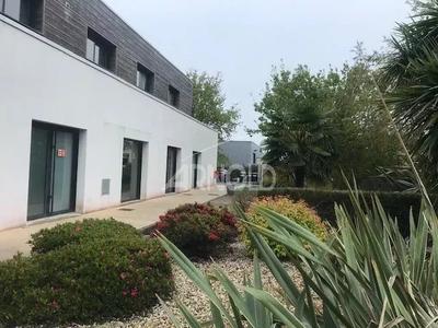 Local commercial - 151 m² - 3 pièces