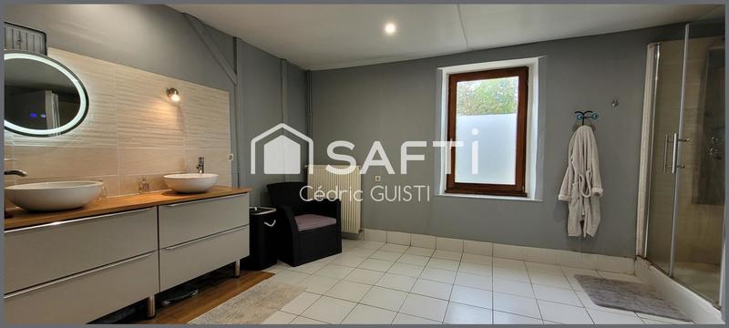 Maison - 240 m² - 5 pièces