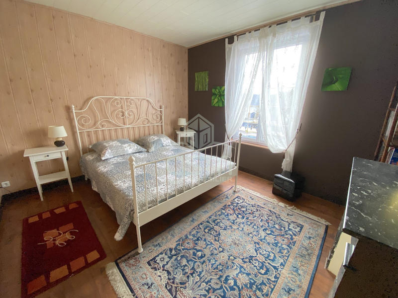 Maison - 212 m² - 8 pièces