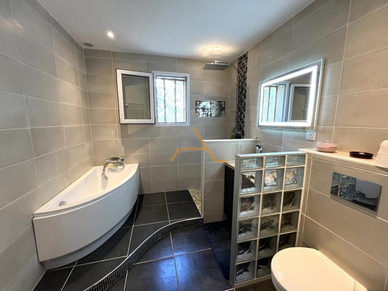 Villa - 195 m² - 7 pièces