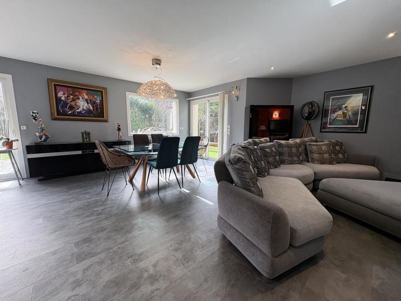 Maison - 203 m² - 6 pièces