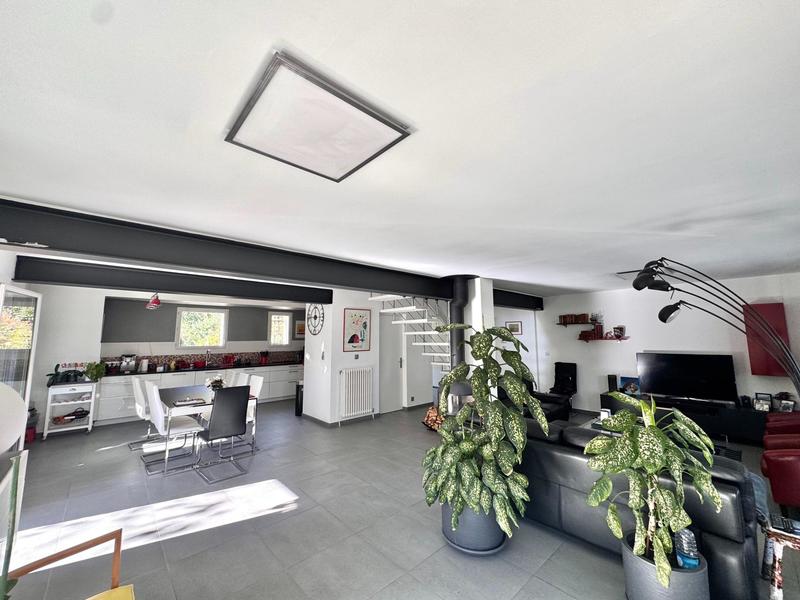 Maison - 185 m² - 6 pièces