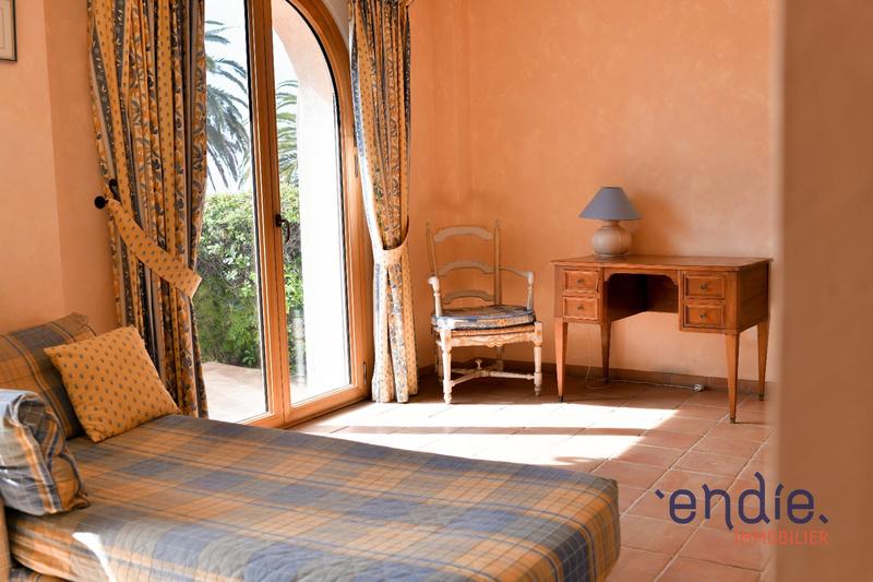 Maison - 650 m² - 12 pièces