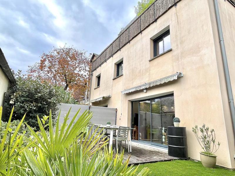 Appartement ancien - 108 m² - 4 pièces