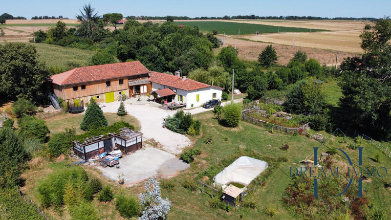 Maison - 259 m² - 8 pièces