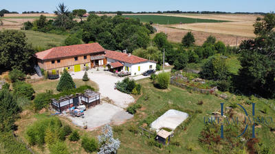 Maison - 259 m² - 8 pièces