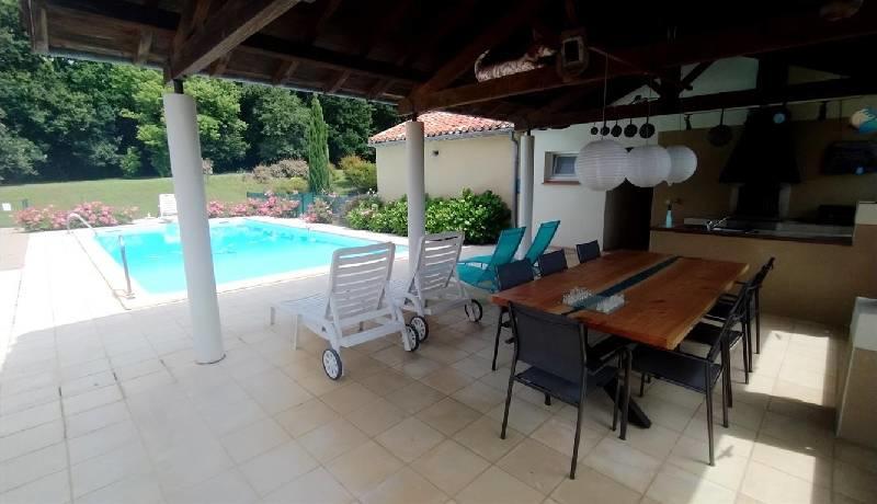 Maison - 210 m² - 6 pièces