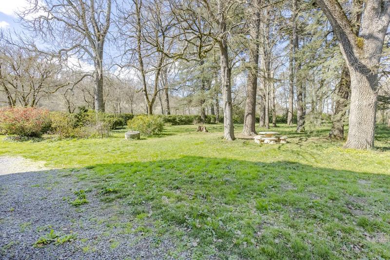 Maison - 422 m² - 9 pièces