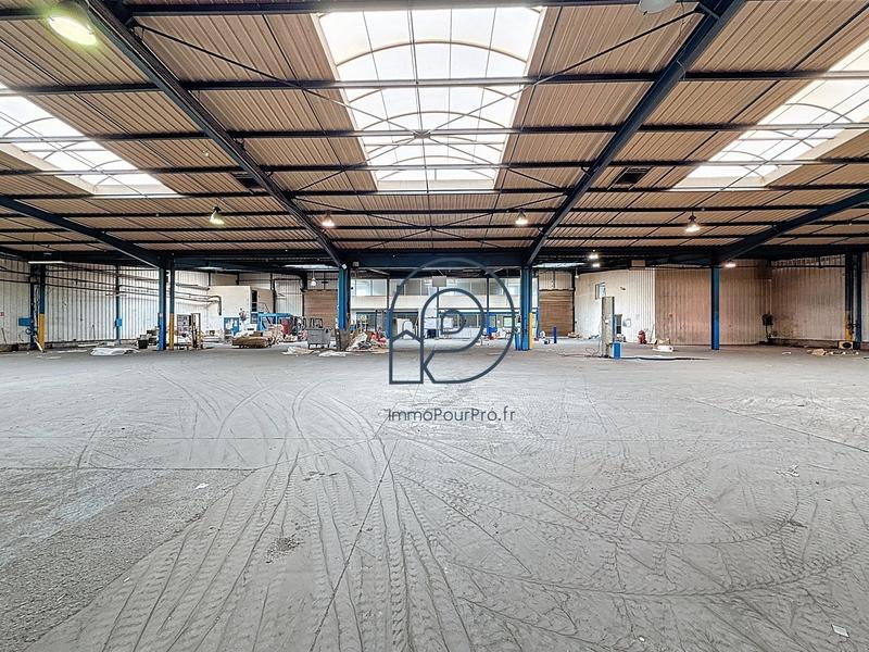 Entrepôt - 3 869 m²