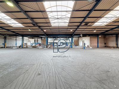 Entrepôt - 3 869 m²