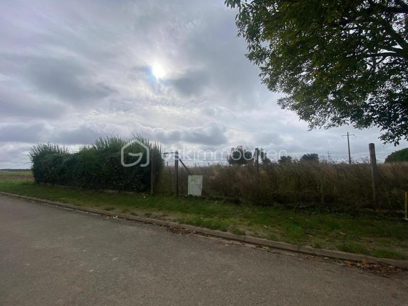 Terrain constructible - 738 m²