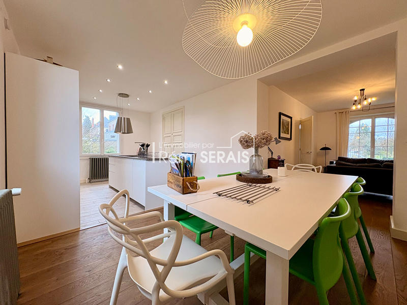 Maison - 202 m² - 9 pièces