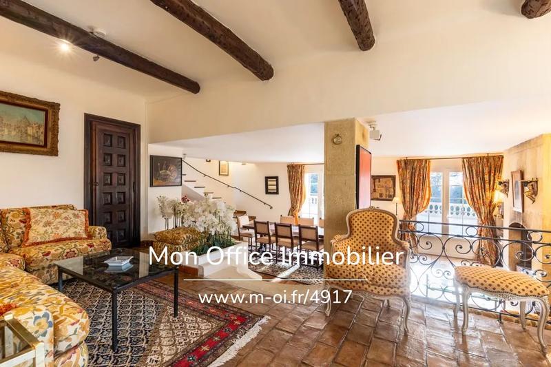 Maison - 630 m² - 12 pièces