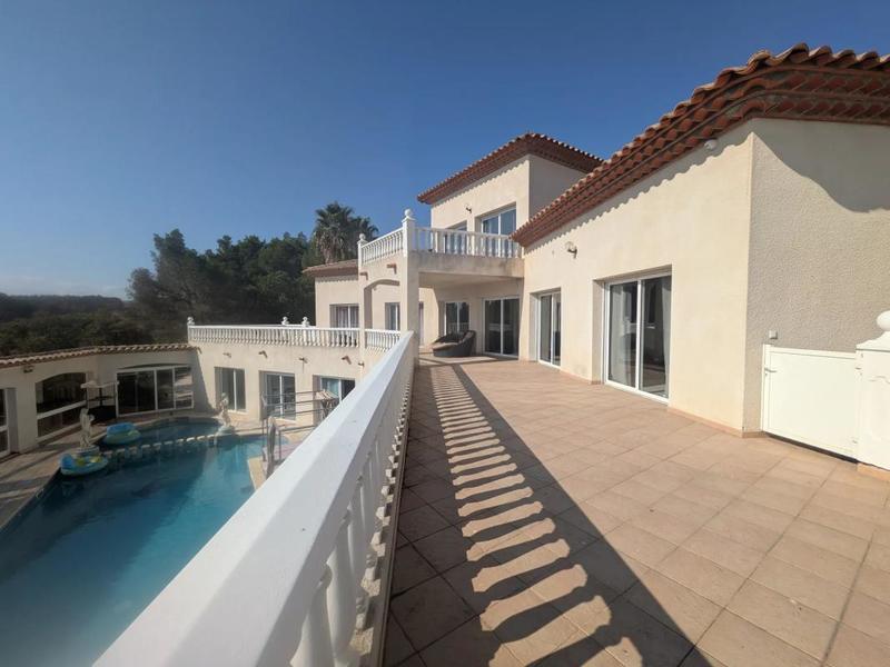 Maison - 547 m² - 15 pièces