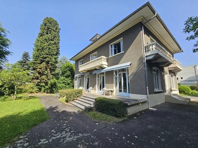 Maison - 338 m² - 8 pièces