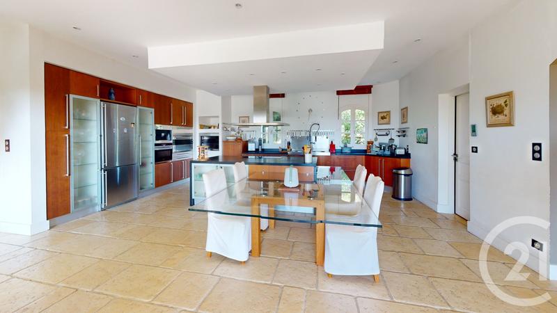 Maison - 216 m² - 6 pièces