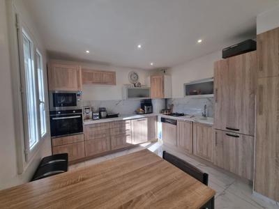 Maison - 92 m² - 5 pièces