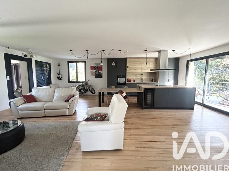 Maison - 210 m² - 6 pièces