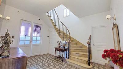 Maison - 300 m² - 11 pièces