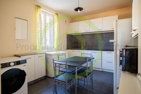 Maison - 250 m² - 4 pièces