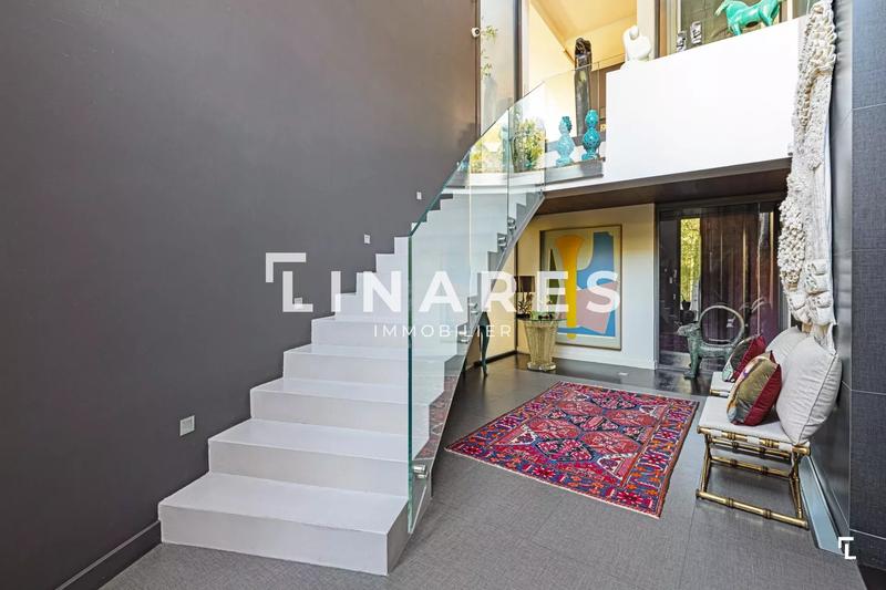 Maison - 360 m² - 9 pièces