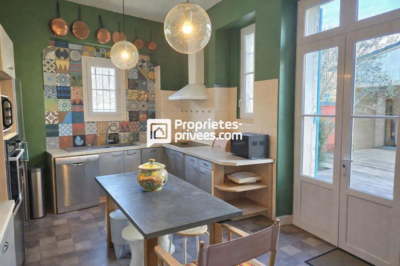 Maison - 236 m² - 8 pièces