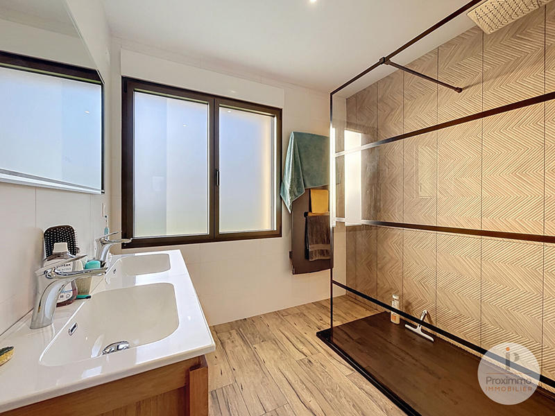 Maison - 92 m² - 5 pièces