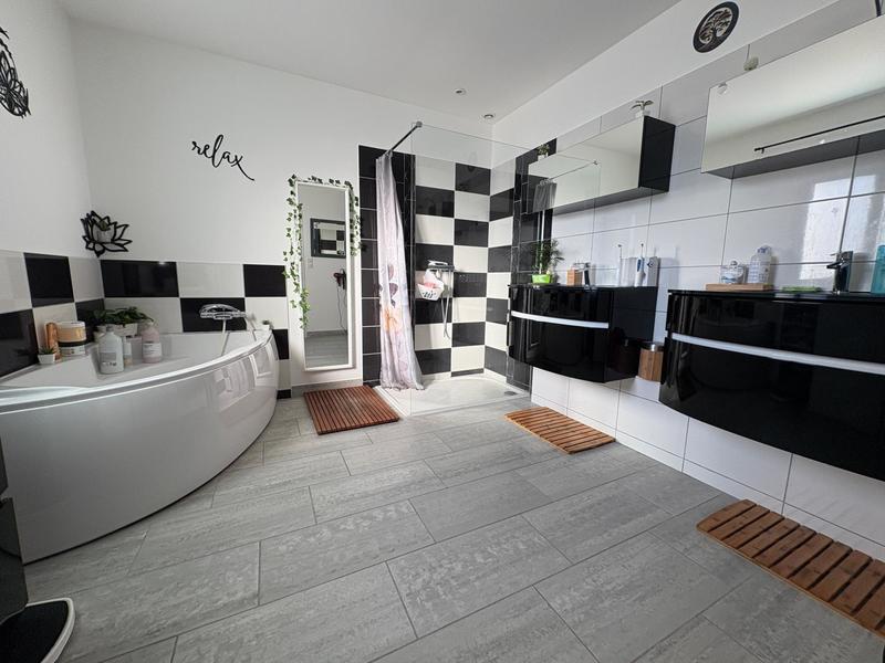 Maison - 192 m² - 7 pièces