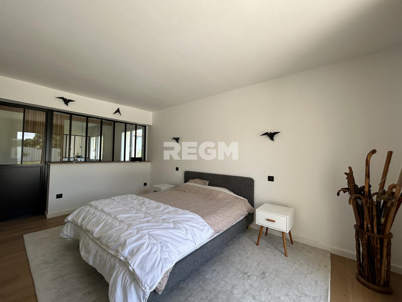 Maison - 205 m² - 7 pièces