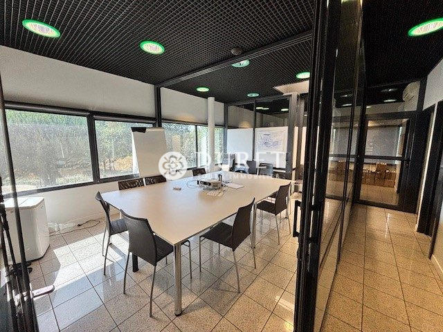 Local d'activités - 1 097 m²