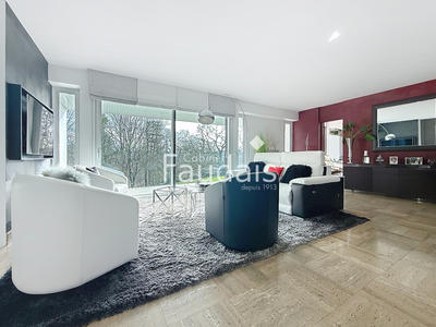 Maison - 275 m² - 9 pièces