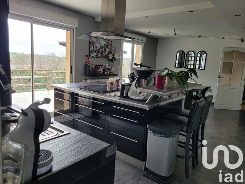 Maison - 248 m² - 8 pièces