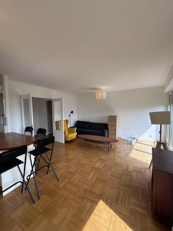 Studio - 60 m² - 1 pièce