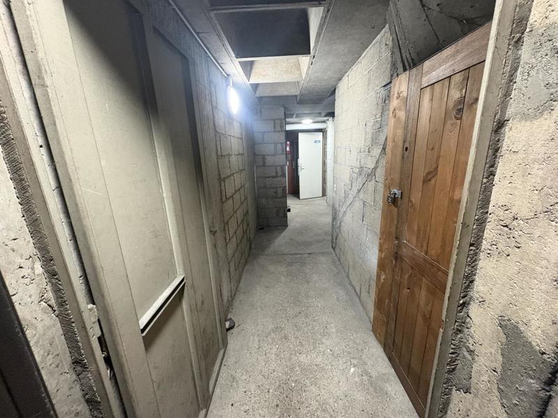 Parking / Garage - 12 m²