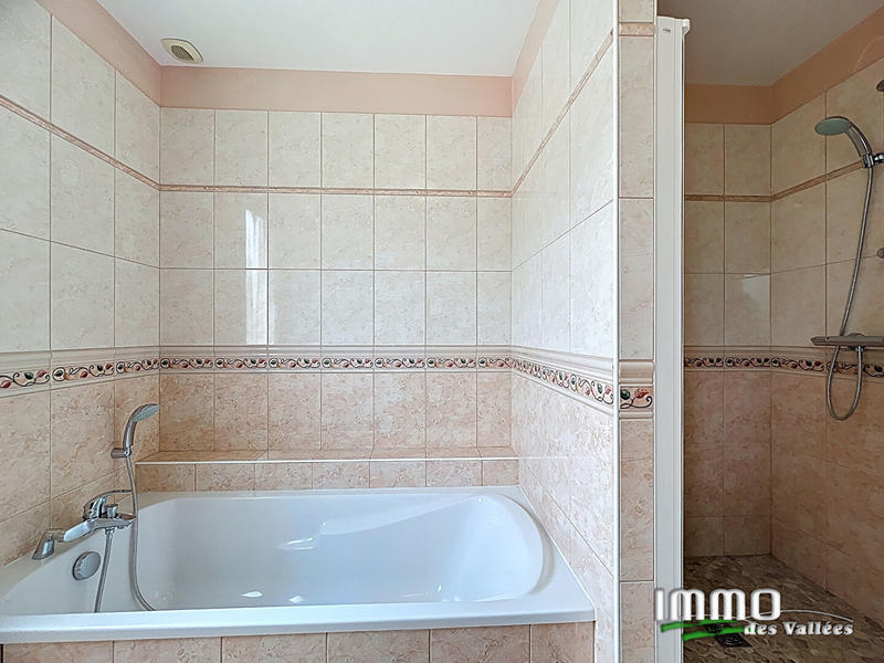 Maison - 260 m² - 6 pièces