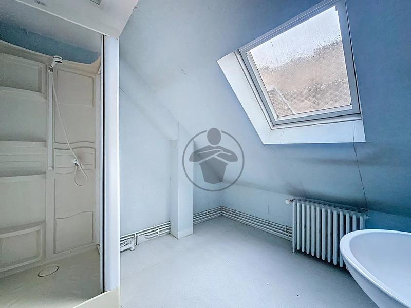 Immeuble - 131 m² - 9 pièces