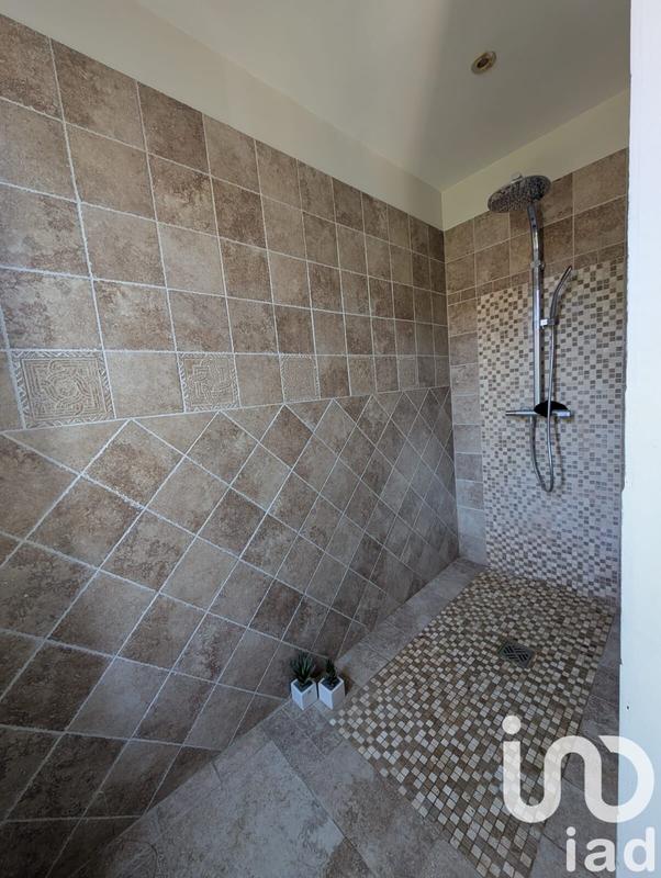 Maison - 180 m² - 9 pièces