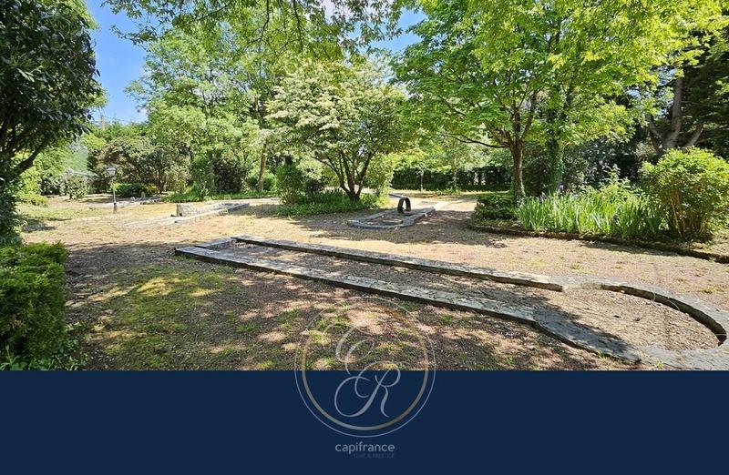 Propriété - 409 m² - 16 pièces