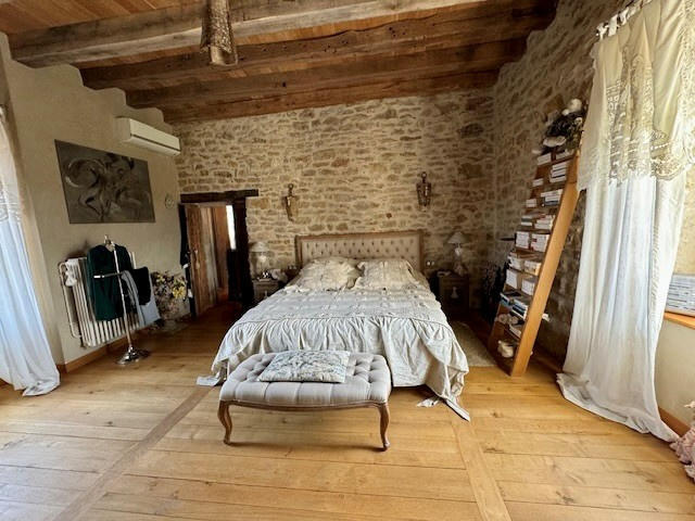 Maison - 900 m² - 16 pièces