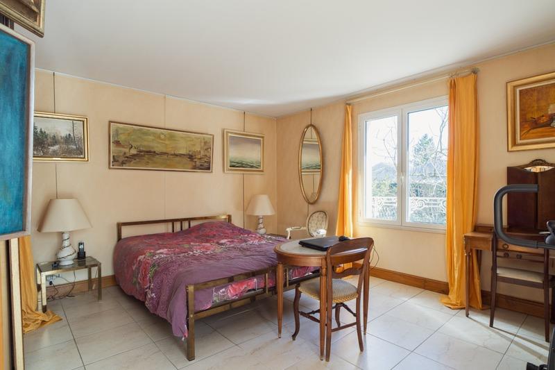 Maison - 261 m² - 8 pièces