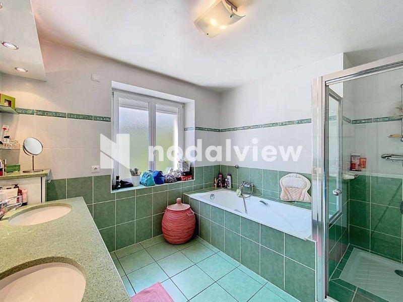 Maison - 195 m² - 8 pièces