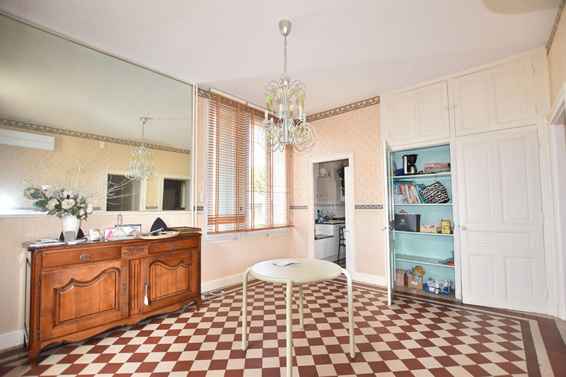 Maison - 220 m² - 11 pièces