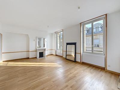 Appartement ancien - 121 m² - 6 pièces