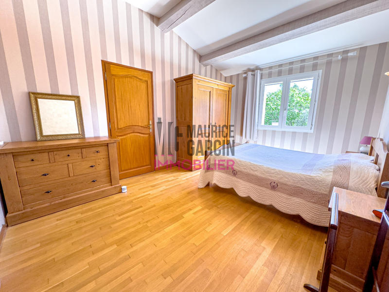 Maison - 212 m² - 6 pièces