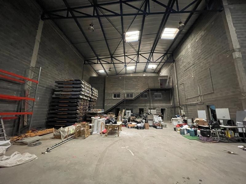 Local d'activité / Entrepôt - 1 216 m² - 2 pièces