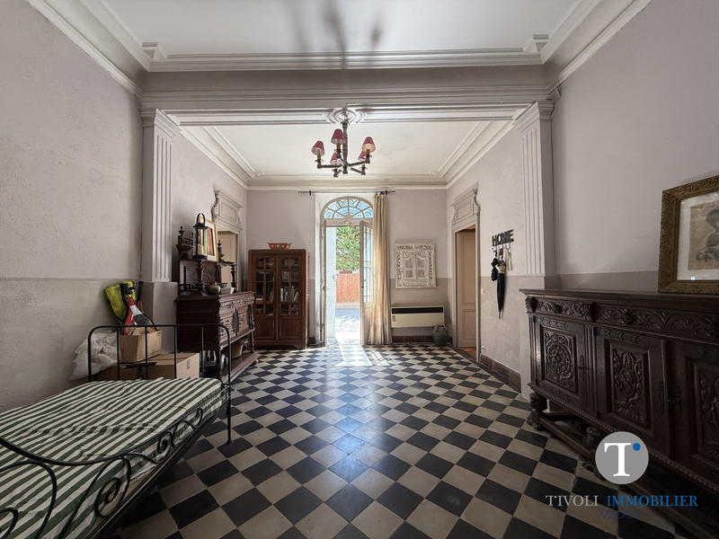 Maison traditionnelle - 234 m² - 8 pièces