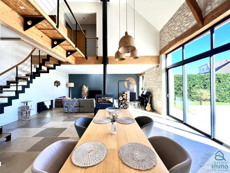 Demeure - 210 m² - 8 pièces