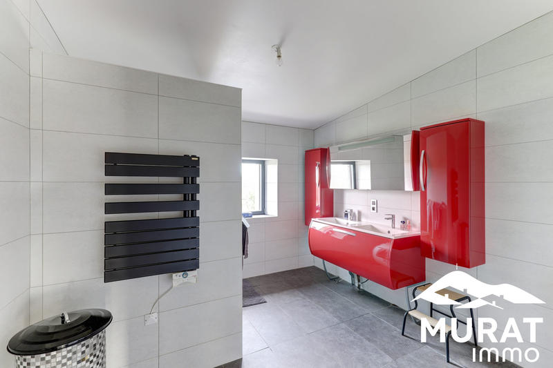 Maison - 220 m² - 7 pièces