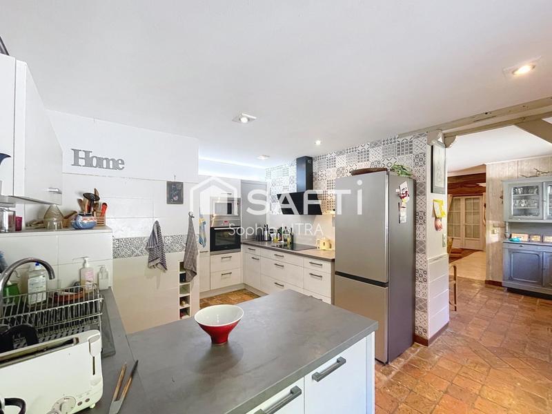 Maison - 250 m² - 8 pièces